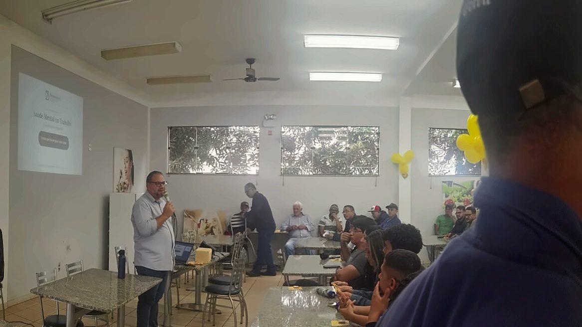 Leonardo Martins na abertura da palestra Saúde Mental no Trabalho